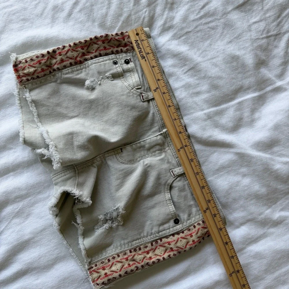 Mudd‎ Boho Embroidered Side Panel Cutoff Denim Shorts Khaki Size 7 Distressed